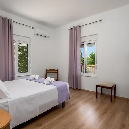 Polytimi Summerhouse בית נופש