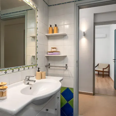 Polytimi Summerhouse בית נופש *